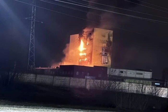 фабрика, що загорілася після влучання БПЛА