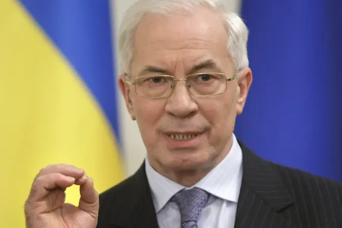 Фотографія експрем'єра Азарова взята з сайту уряду