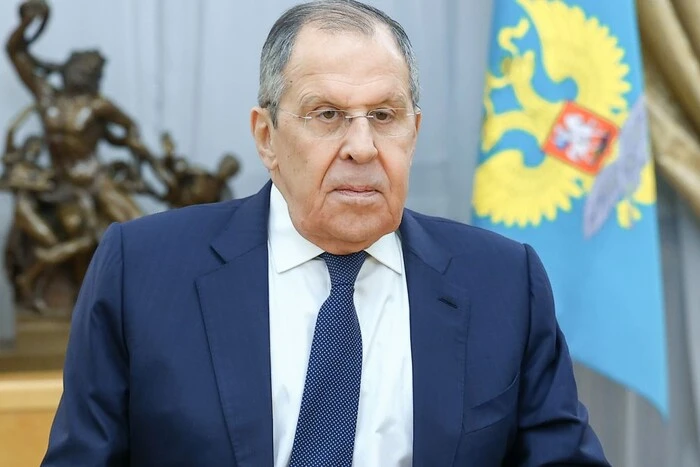 Російські солдати українському селу посилають вогонь
