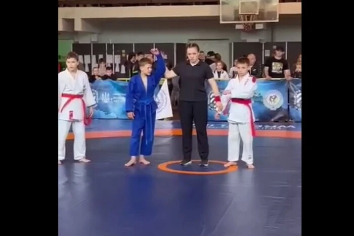 Młody sportowiec zaskoczył szlachetnym czynem na mistrzostwach Ukrainy w grapplingu (wideo)