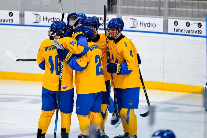 Die Ukraine belegte den zweiten Platz in Division 1A bei der U18-Weltmeisterschaft im Eishockey