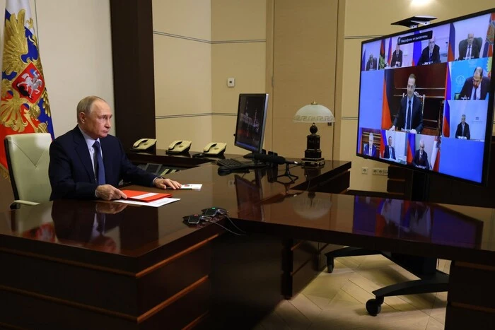 Заява ізображення Кремля про продовження «великоднього перемир'я»