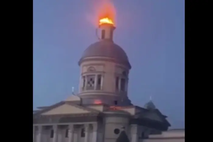 Die Russen beschweren sich über die Drohne, die die Kuppel der Kathedrale zerstörte