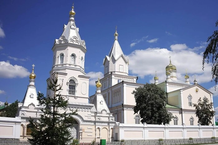 Der Fall der Buchung von Priestern. Der Staat hat ein Frauenkloster, das dem Patriarchen Kirill unterstellt ist, als kritisch wichtig eingestuft