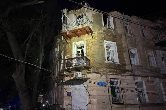 Обстріл Одеси: є жертва, виникли пожежи, зруйновані будинки (фото)
