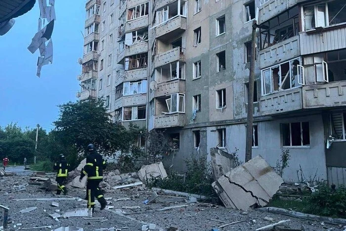 У Луцьку є влучання в багатоквартирний будинок (фото)