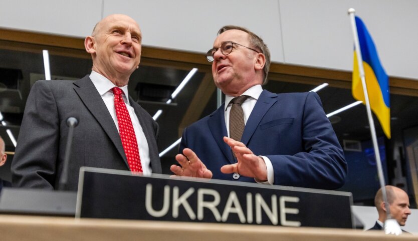 Рамштайн показує нову зброю для України
