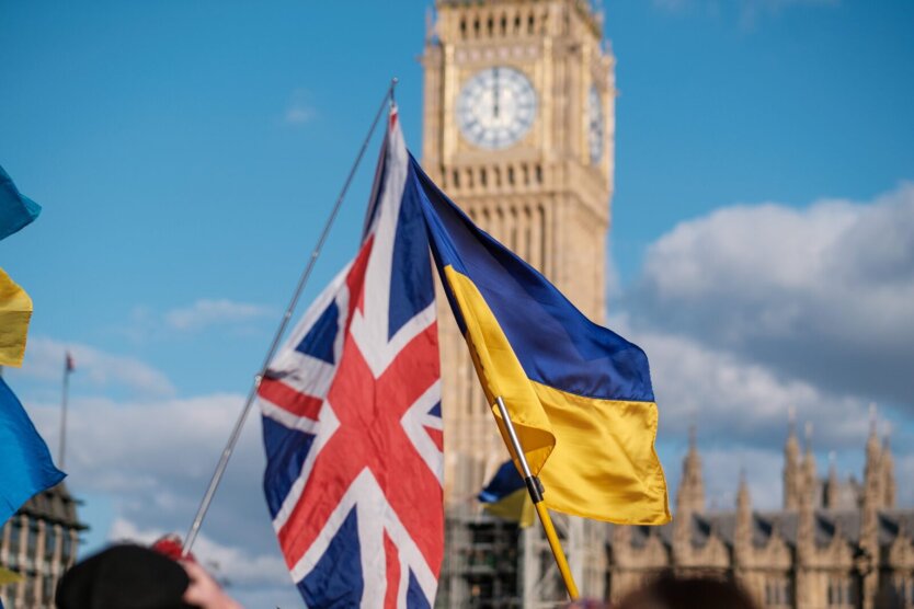 Британія направить $3 млрд від заморожених російських коштів на озброєння України