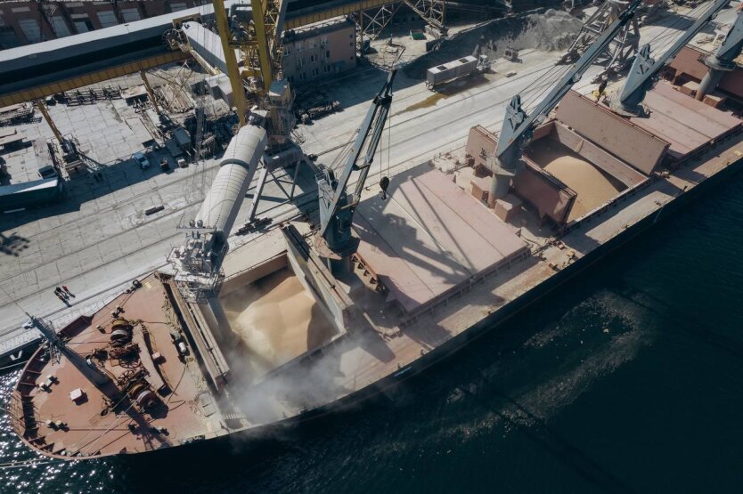 Морські порти України перевалили 6 млн т вантажів попри виклики війни