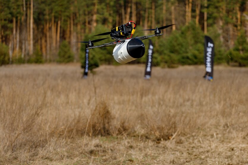 Українські розробники тестують FPV-дрони на оптоволокні