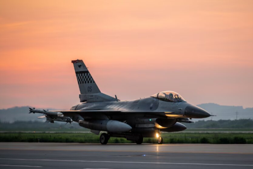 Винищувачі F-16 на аеробазі Осан