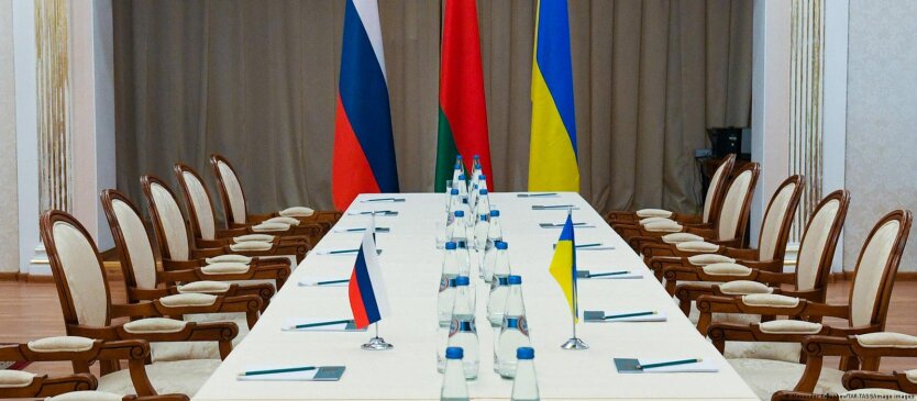 WSJ назвав можливі терміни та місце наступних переговорів України та Росії