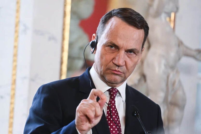 Сікорський і нові посередники у переговорах