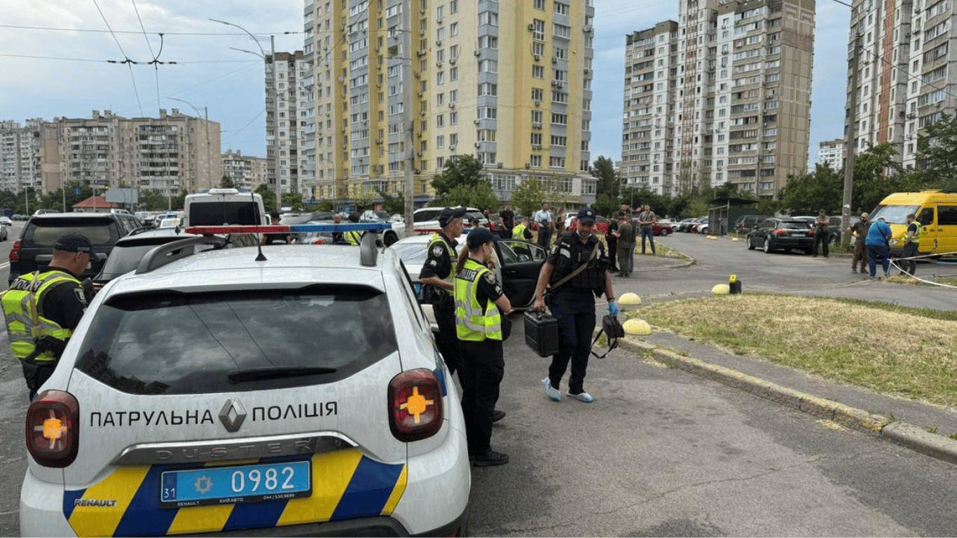 У Києві сталася стрілянина — чоловіка вбили у його ж автівці