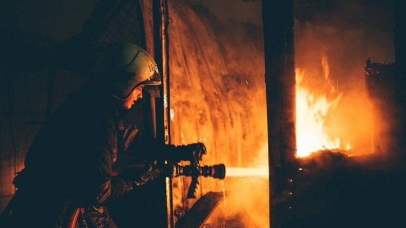 У Миколаєві прогриміли вибухи — горить передмістя