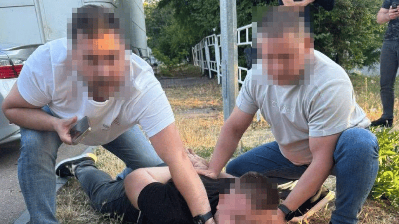 W Odessie policjant brał opłatę za przejazd w nocy — ile